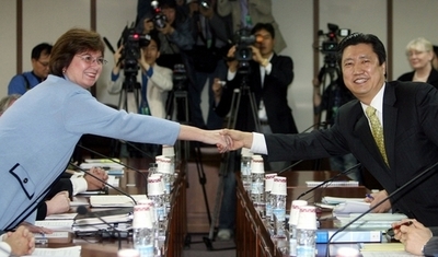 ＜BSE問題＞韓国と米国、米国産牛肉の輸入制限緩和で合意