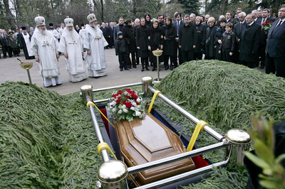 エリツィン前大統領、偉人たちの隣に埋葬 - ロシア