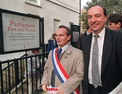 英国の「ロックンロール大臣」、55歳でアルバムデビュー