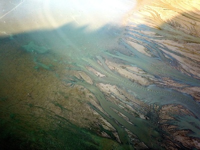 黄河の小浪底ダム 油絵のような川底