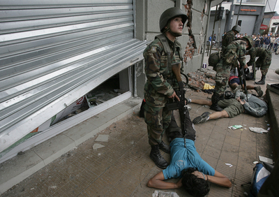 チリ政府、被災地派遣部隊を1万4000人に倍増 治安悪化に対応