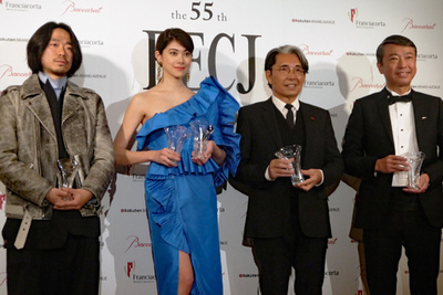 第55回 FECJ賞 、「ファセッタズム」デザイナーの落合宏理ら受賞