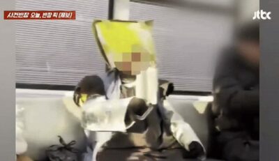 「全身ピカピカ」ソウル地下鉄に現れた「反射マン」…「何のために？」にさまざまな解釈