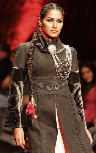 ＜08/09年秋冬ラクメ・ファッション・ウィーク＞JJヴァラヤ、新作を発表