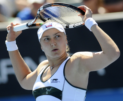 ペトロワ 2回戦でクレマーをストレートで破る