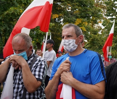 毛皮生産国ポーランド、毛皮農場禁止法案めぐり紛糾 与党支持層が猛反発
