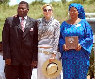 マドンナさんが10校建設は「事実誤認」、マラウイ教育相