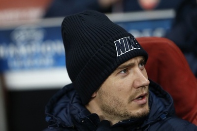 アーセナルのベントナー、警察に逮捕され謝罪