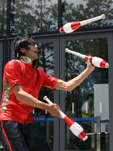 開業1周年迎える東京スカイツリー、「大道芸フェス」開催