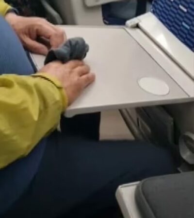 韓国・高速鉄道で迷惑行為…「靴下を手にはめて」匂いを嗅ぎ始めた乗客、批判殺到