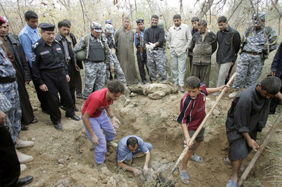 イラクで遺体33体を発見、アルカイダ拠点跡の地中で 「死刑」によるものか