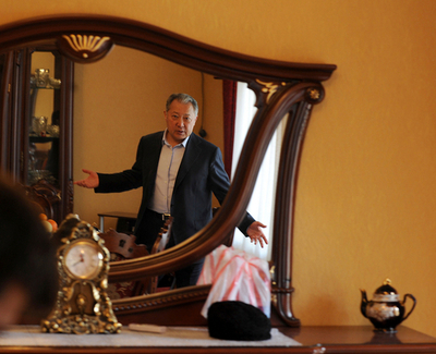 流血革命のキルギス、内戦の懸念も