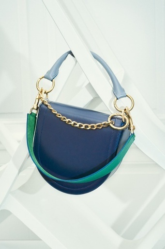 「サカイ」からブランド初のバッグコレクション発売