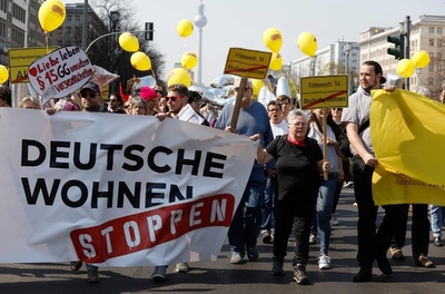 ドイツで「家賃の高騰」に抗議のデモ、当局に住宅収用求める声も