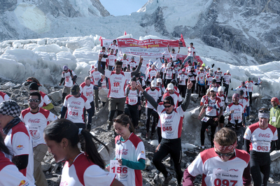 過酷なエベレスト・マラソン、150人が走り抜ける