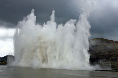 パナマ運河の拡張工事始まる