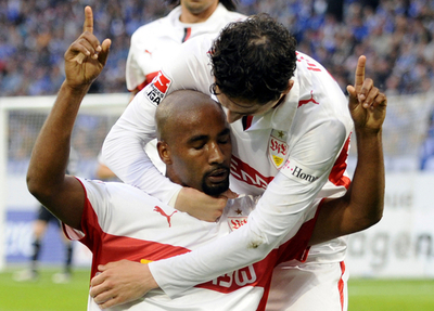 VfBシュツットガルト シャルケ04を下し優勝争いに踏みとどまる