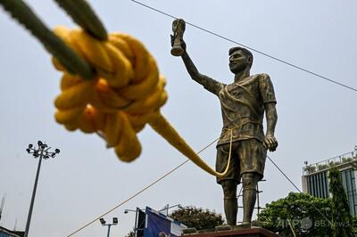 「風に揺れる」巨大メッシ像、安全上の懸念で撤去へ インド