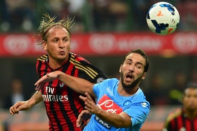 ナポリ、ミランの本拠地で歴史的勝利