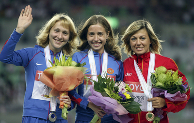 女子20メートル競歩のメダル授与式が行われる