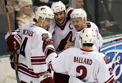 ＜06-07NHL＞コヨーテス スターズに快勝し7連勝 - 米国