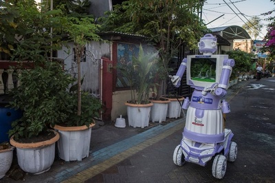 除菌ロボット「デルタ」 家電を再利用して製作 インドネシア