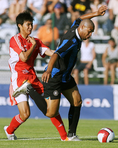 インテル 中国五輪代表に勝利