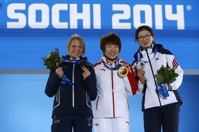 中国の周洋がショートトラック女子1500m連覇、ソチ五輪