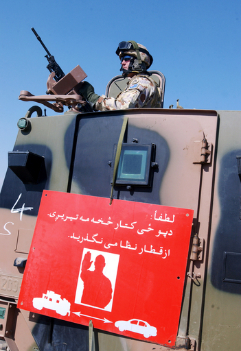 アフガニスタン南部で自爆攻撃、警官25人が死亡