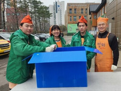 新婚旅行の代わりに食堂でボランティアした韓国の夫婦…寄付したお金も1億ウォン