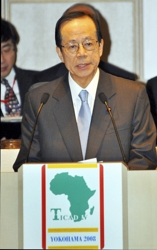 福田首相、欧州歴訪へ出発、食糧危機などで意見交換