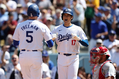 ドジャース大谷 本拠地デビュー戦で2安打