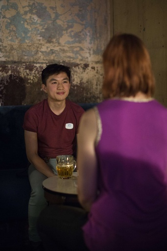 おしゃべり不要の「無言デート」、英ロンドン