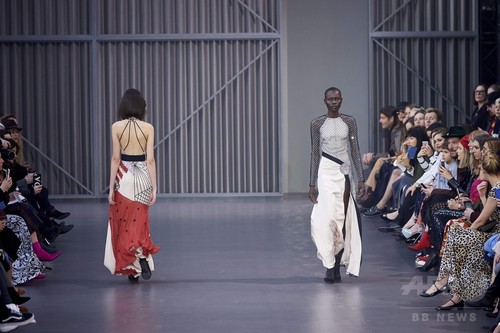 クラシックモダンなアーミーやドレススタイル テンパリー ロンドン 18 19年秋冬 写真34枚 ファッション ニュースならmode Press Powered By Afpbb News