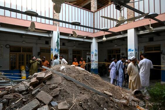 パキスタンの学校で屋根崩落、巻き込まれた子供32人と教師1人が死亡