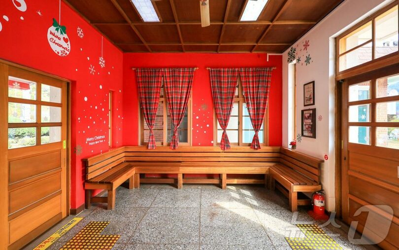 クリスマスを楽しめる待合室＝韓国観光公社(c)news1