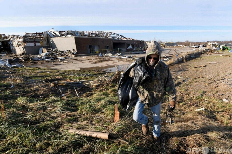 米5州で大規模な竜巻、死者100人超か