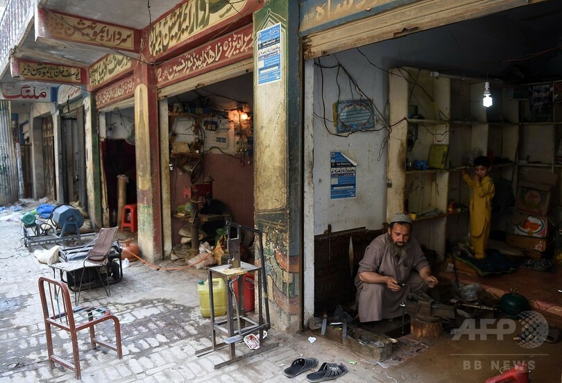 銃がスマホより安いパキスタンの町