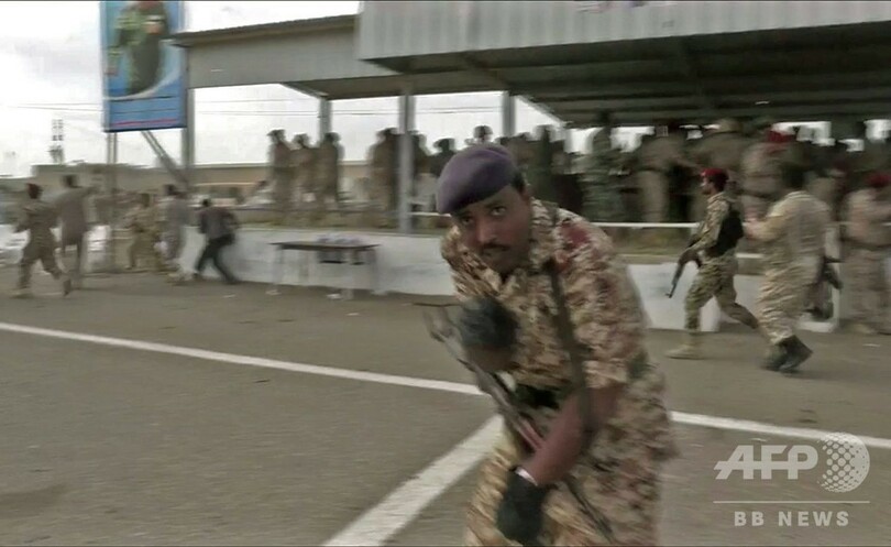 イエメン最大の空軍基地でドローン攻撃、政権側6人死亡 和平の障害となる恐れ