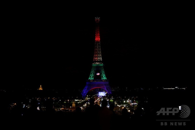 世界各地の名所が虹色に 米ゲイクラブ銃乱射の犠牲者追悼 写真27枚 国際ニュース Afpbb News