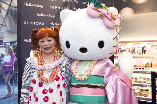 ハワイで｢ハローキティ｣ビューティPRイベント、着物姿のキティちゃんが