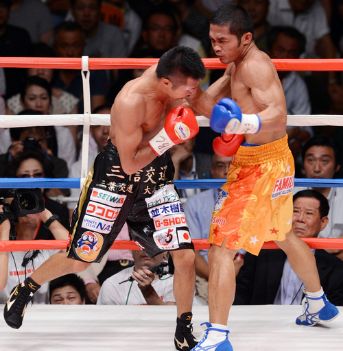 内山、負傷引き分けでWBAスーパーフェザー級王座5度目防衛 写真5