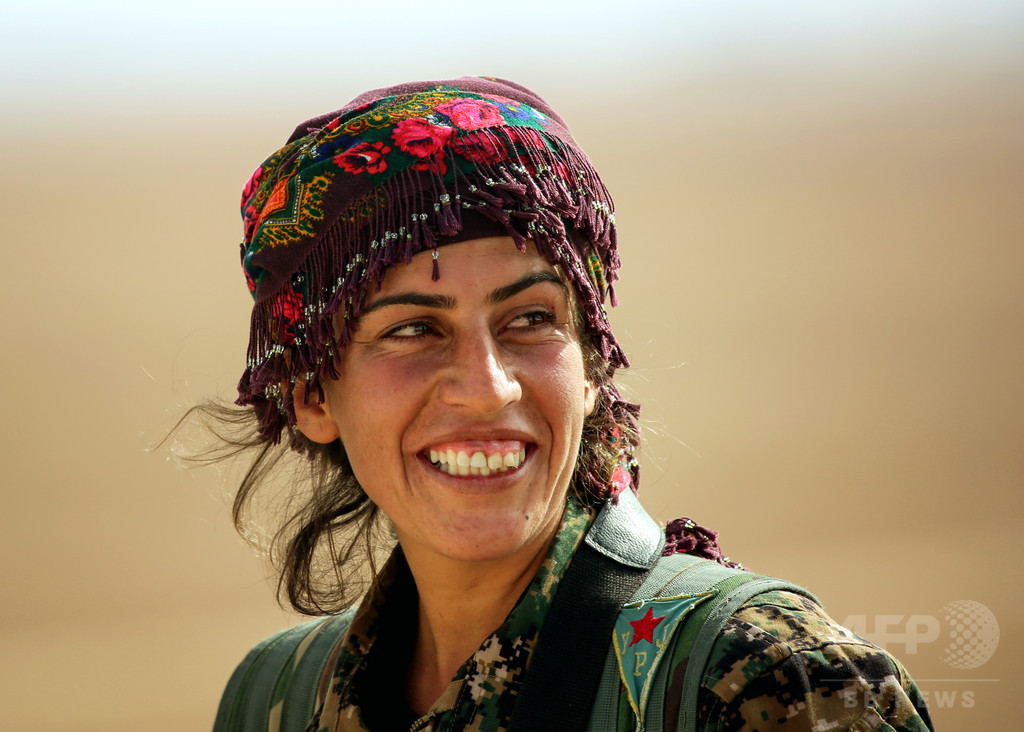 前線に立つクルド人女性部隊、使命は「女の敵ISへの報復」 写真10枚 国際ニュース：AFPBB News