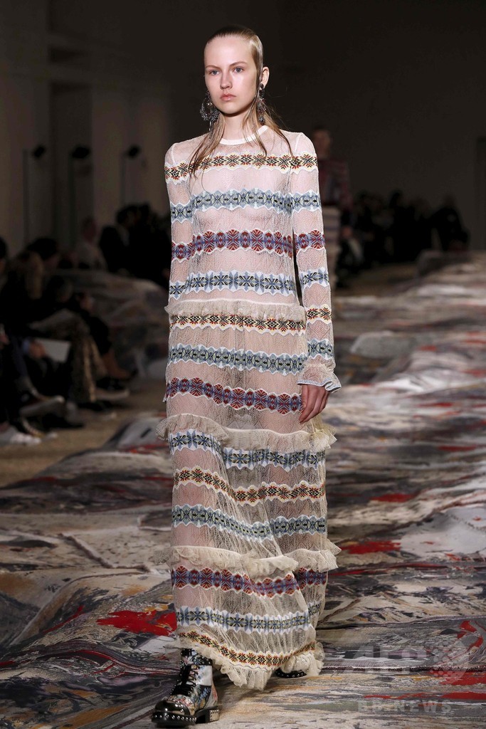 「アレキサンダー・マックイーン」17年春