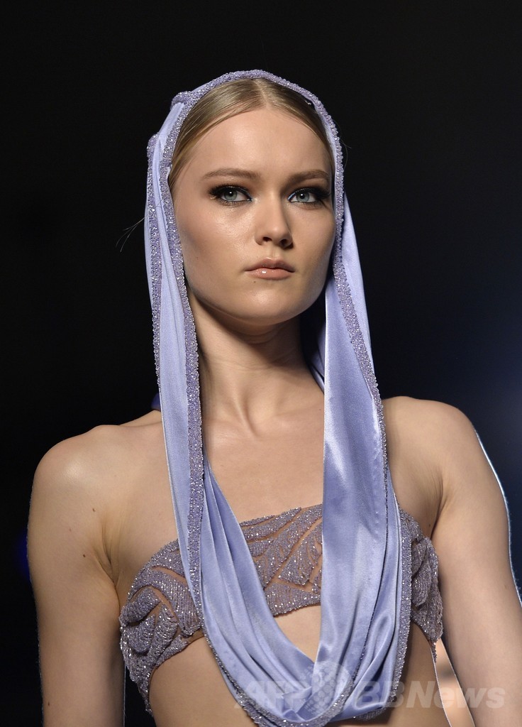 ＜14年春夏パリ・オートクチュール＞アトリエ ヴェルサーチ