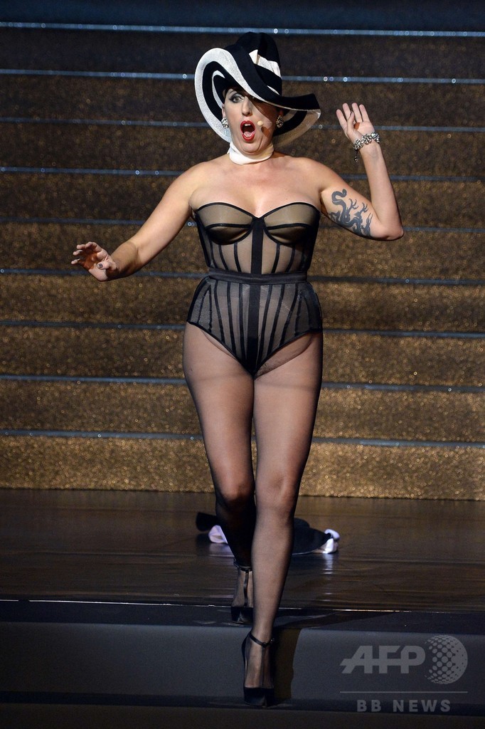 ラストショーはミスコン風の演出、「ジャンポール・ゴルチエ」15年春夏