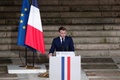 仏パリのソルボンヌ大学で開かれたサミュエル・パティさんの国葬で弔辞を述べるエマニュエル・マクロン大統領（2020年10月21日撮影）。(c)Francois Mori / POOL / AFP