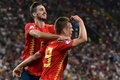 サッカーU-21欧州選手権決勝、スペイン対ドイツ。ゴールを喜ぶスペインのダニ・オルモ（右、2019年6月30日撮影）。(c)Miguel MEDINA / AFP