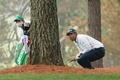 男子ゴルフ米国ツアーメジャー第3戦、第84回マスターズ・トーナメント最終日。1番でショットの行方を見守る松山英樹（2020年11月15日撮影）。(c)Jamie Squire/Getty Images/AFP