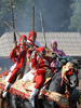 モロッコの首都ラバト（Rabat）で、伝統の騎馬戦術を再現する祭り「ファンタジア（Fantasia）」が開催された。写真は馬に乗る女性の参加者（2009年7月9日撮影）。(c)AFP/FADEL